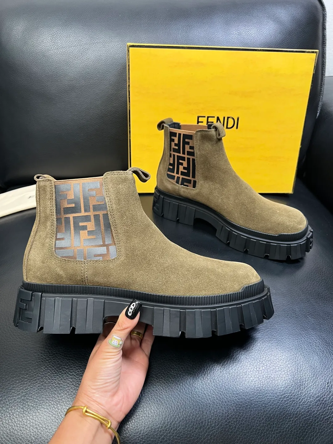 Men's shoes 💰900 FENDI High-quality top craftsmanship, Fendi boots high-top counter synchronization, original factory configuration imported Italian cowhide fly-knit fabric, imported cowhide lining, breathable and comfortable, soles: original soles specially provided by the original factory, original factory and single goods are welcome to compare, code number 39-44 (customized 38 45)